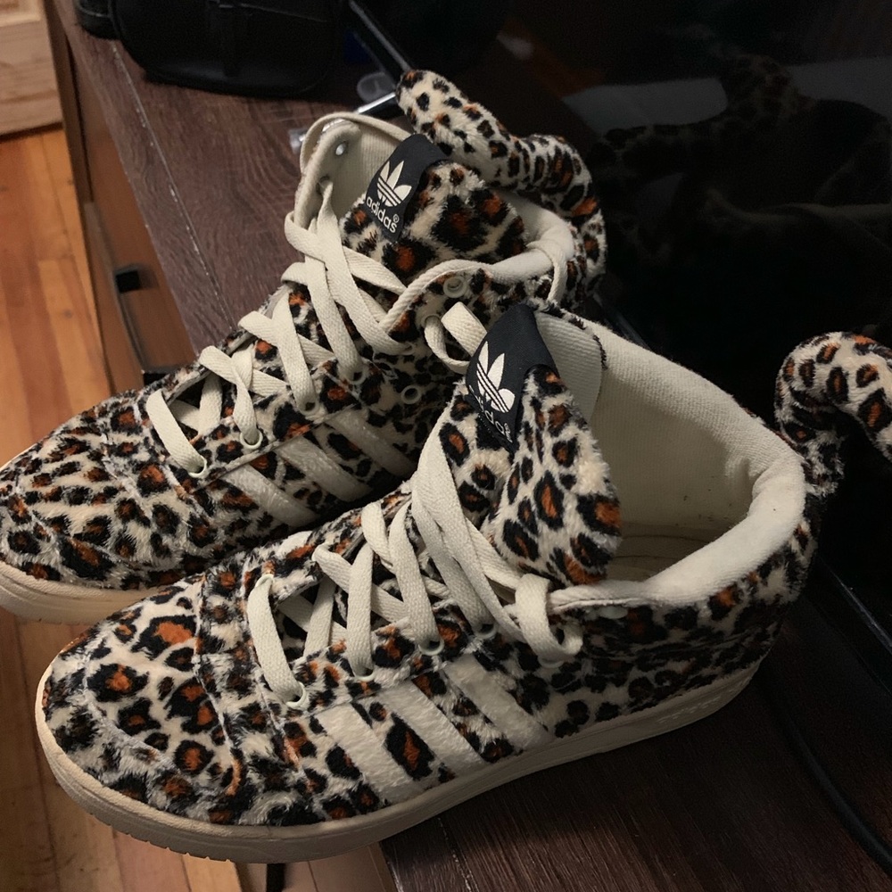 Sz 7 Jeremy Scott adidas sneakers